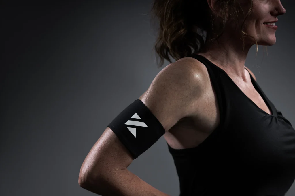 Kailo-Armband-Studio-Wearing